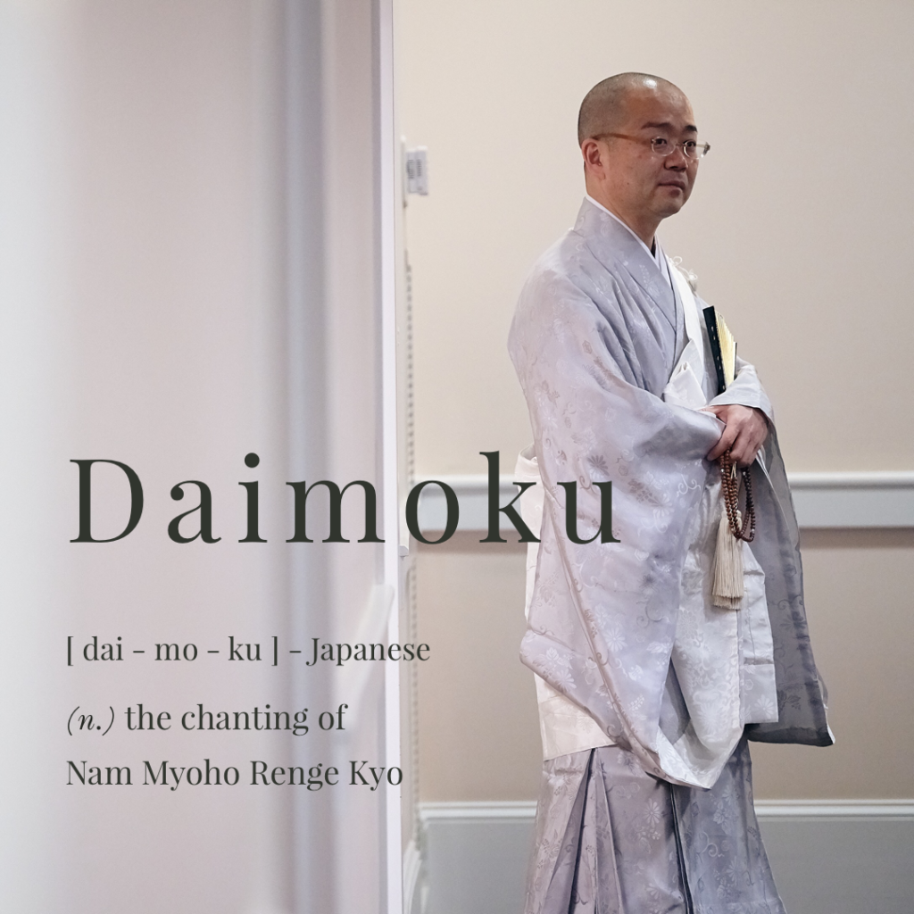 Chant The Daimoku Properly Hancock cebinden bir kart çıkarıp gösteriyor. chant the daimoku properly